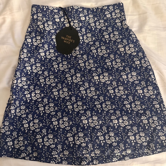 The Vampire s wife skirt - Picture 1 of 4